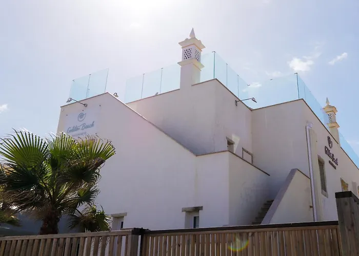 Golden Beach Guest House&Rooftop Bar
